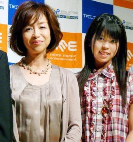 坂口良子・坂口杏里 表紙＆巻頭 12春夏かんたんソーイング　ミセス版