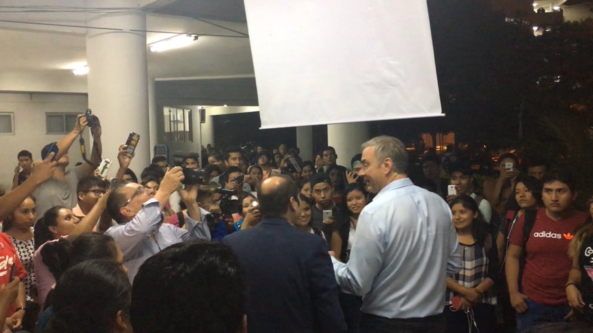 gregchapman's tweet photo. 500 inside auditorium. I walked 100 meters of line of those waiting outside! @ricebroocks says "We probably promoted too much!" True. https://t.co/cNI4fGdhAt