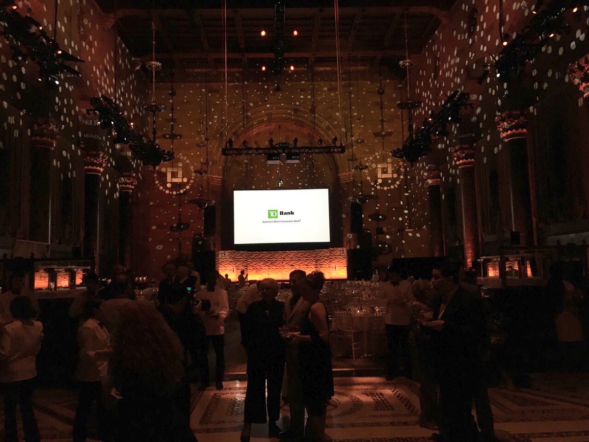 GoCharityInc's tweet photo. We are here at the beautiful Intersections International 10th Anniversary Gala! #gocharity #iigala17 #beeseasonevents https://t.co/LgPxzfVggb