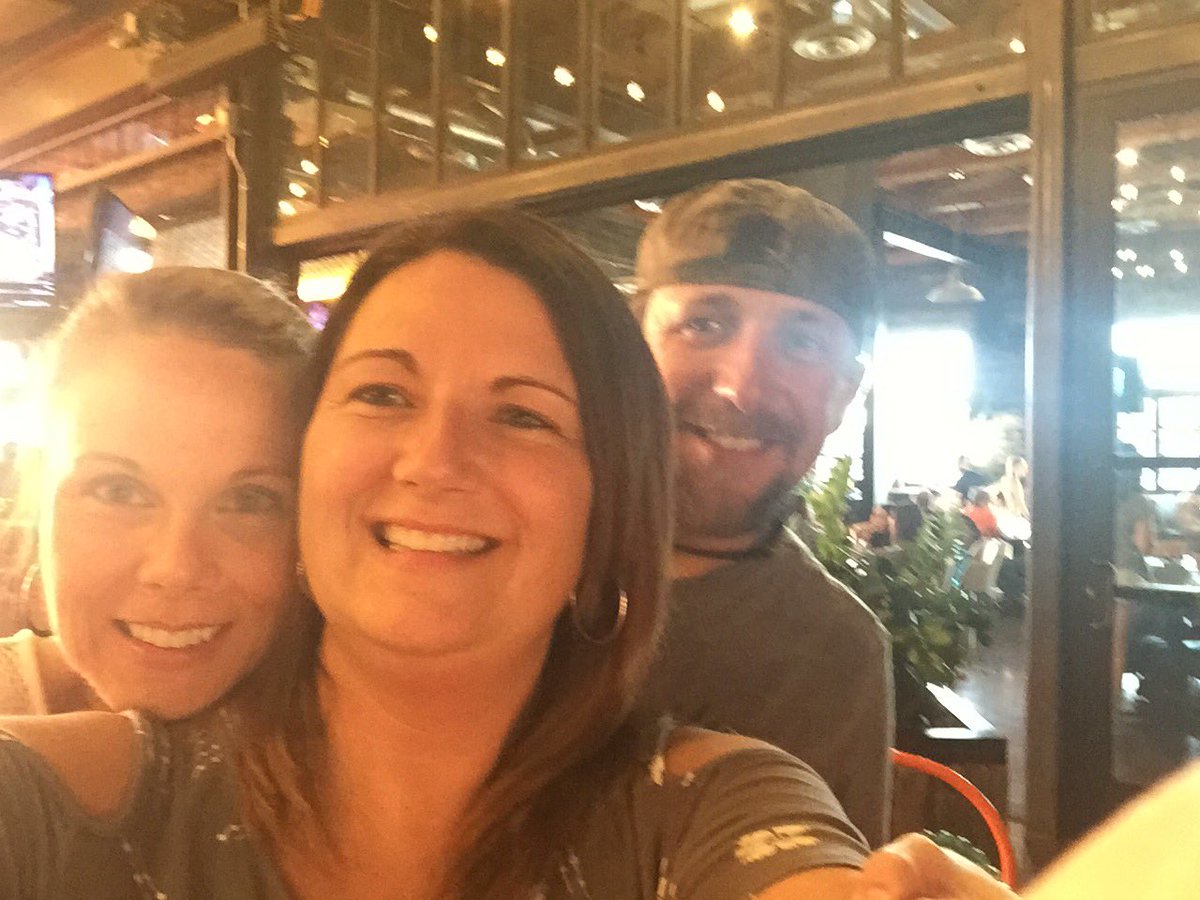 MissJodi73's tweet photo. Great times at #wiskeyrow @BrandyLeslie1 #Arizona #family https://t.co/tctVAfuMFV