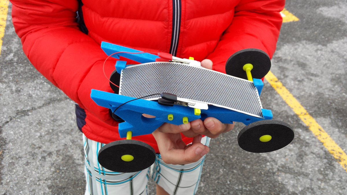 MmeIsabelleD's tweet image. On ne s&apos;ennuie pas en 5e année! Courses de voitures solaires, visite de la Cour suprême du Canada et visite du Parlement!