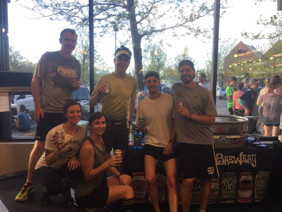 oskarblues's tweet photo. Cracking a #pinnerIPA w/ @ScottJurek at @BRCCOS w/ an eye on @bolderboulder...yeah dude ran 2,189 miles in 46 days 8 hours and 7 minutes. https://t.co/qeCfzF4N1X