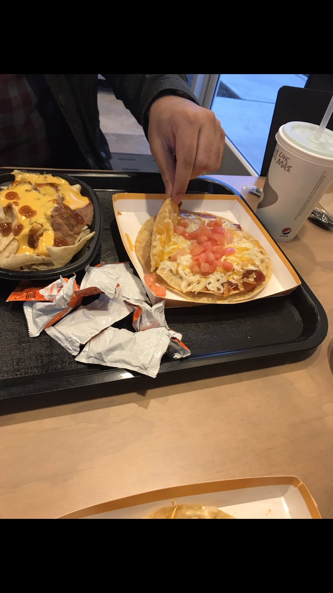 yooitsvivek's tweet photo. @tacobell is this anyway to serve a Mexican pizza? On top of waiting 15 minutes for FAST FOOD!!!! https://t.co/VR5btSJv4z