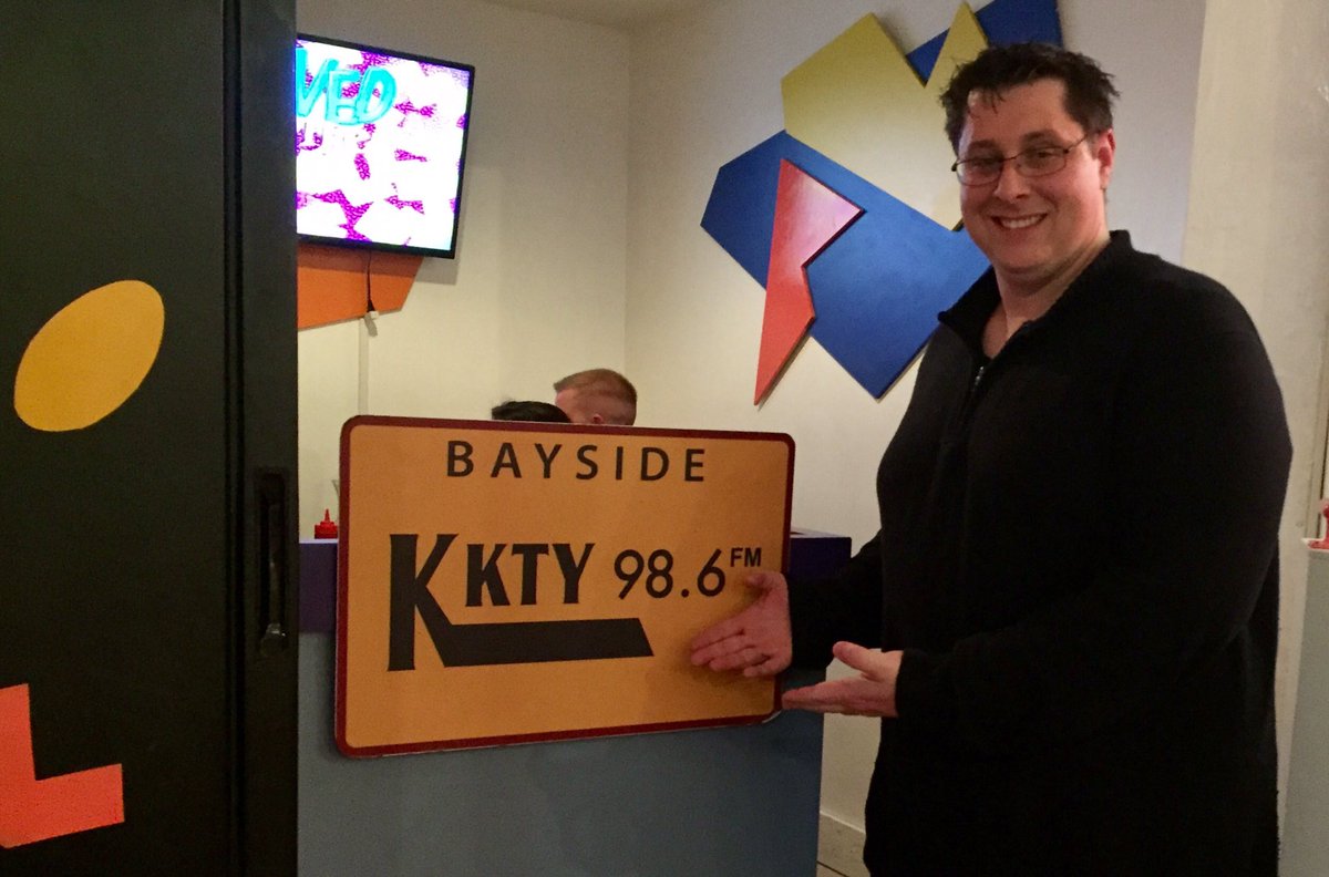 MattPauleyOnAir's tweet photo. #Brewers played a day-game. Had the night off from @620wtmj. Headed to #SavedByTheMax but #KKTY evidently did not need my services. @SBTBNow https://t.co/AC7q3gvxs5