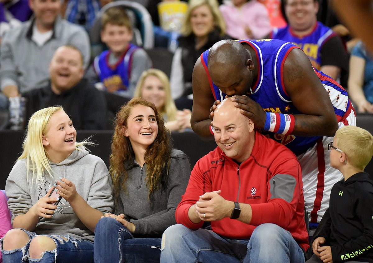 pickjay's tweet image. Awesome night at the Premier Center photographing #HarlemGlobeTrotters in #siouxfalls argusne.ws/2oXr5bo @ArgusSports @argusleader
