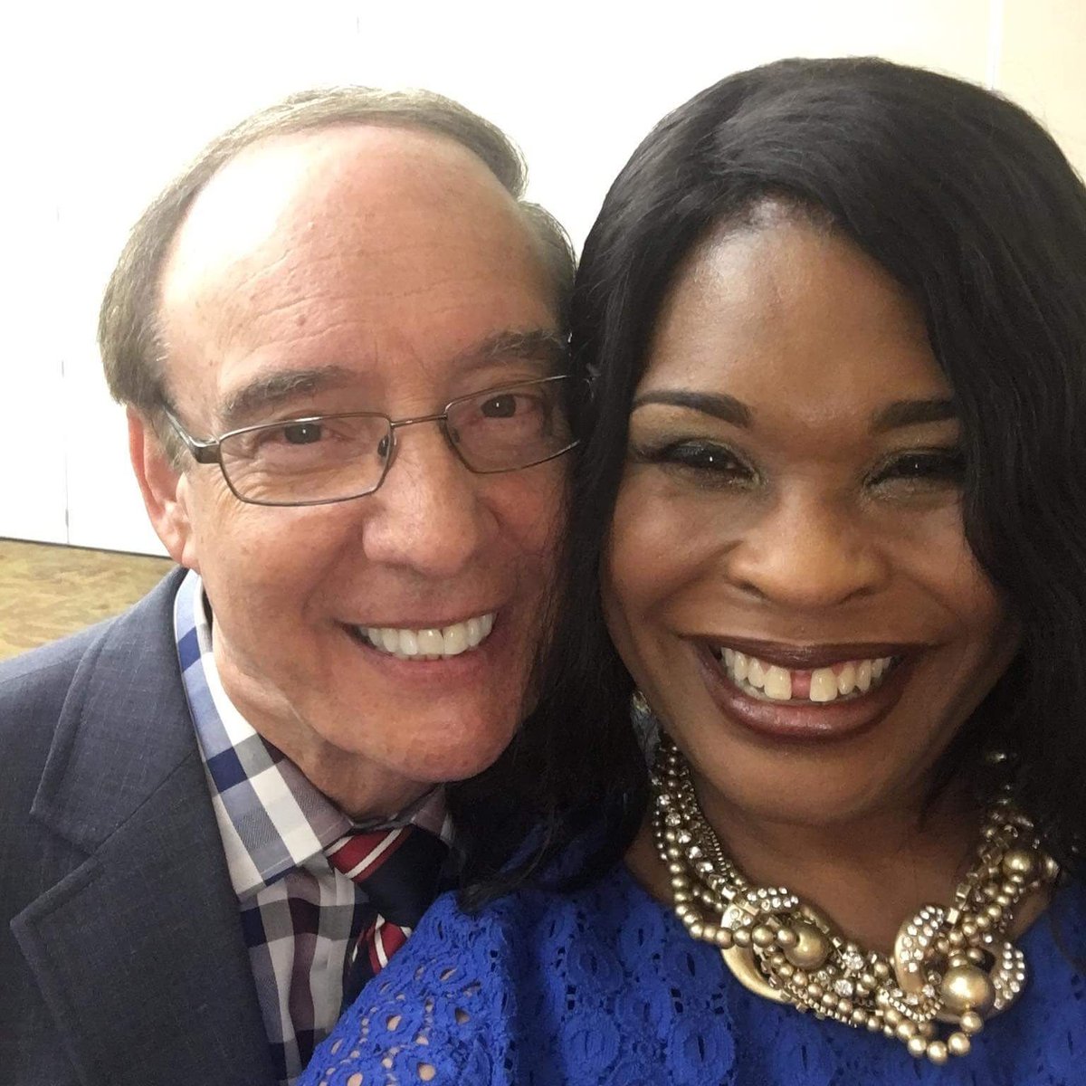 DecaNrhs's tweet photo. 2017 Advancing Women in Business Conf. Keynote Speaker @LatreceMcknight &amp; Chesapeake Mayor Alan P. Krasnoff #roarsquad #postwithapurpose2017 https://t.co/XkZW25Enqj