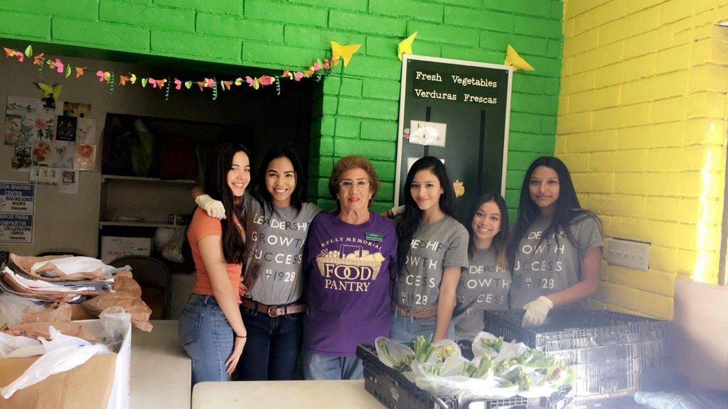 CCTE_AgVetTech1's tweet photo. CCTE FFA helping at the Kelly Memorial Food Pantry. #iamepisd https://t.co/mIqYOclJCD