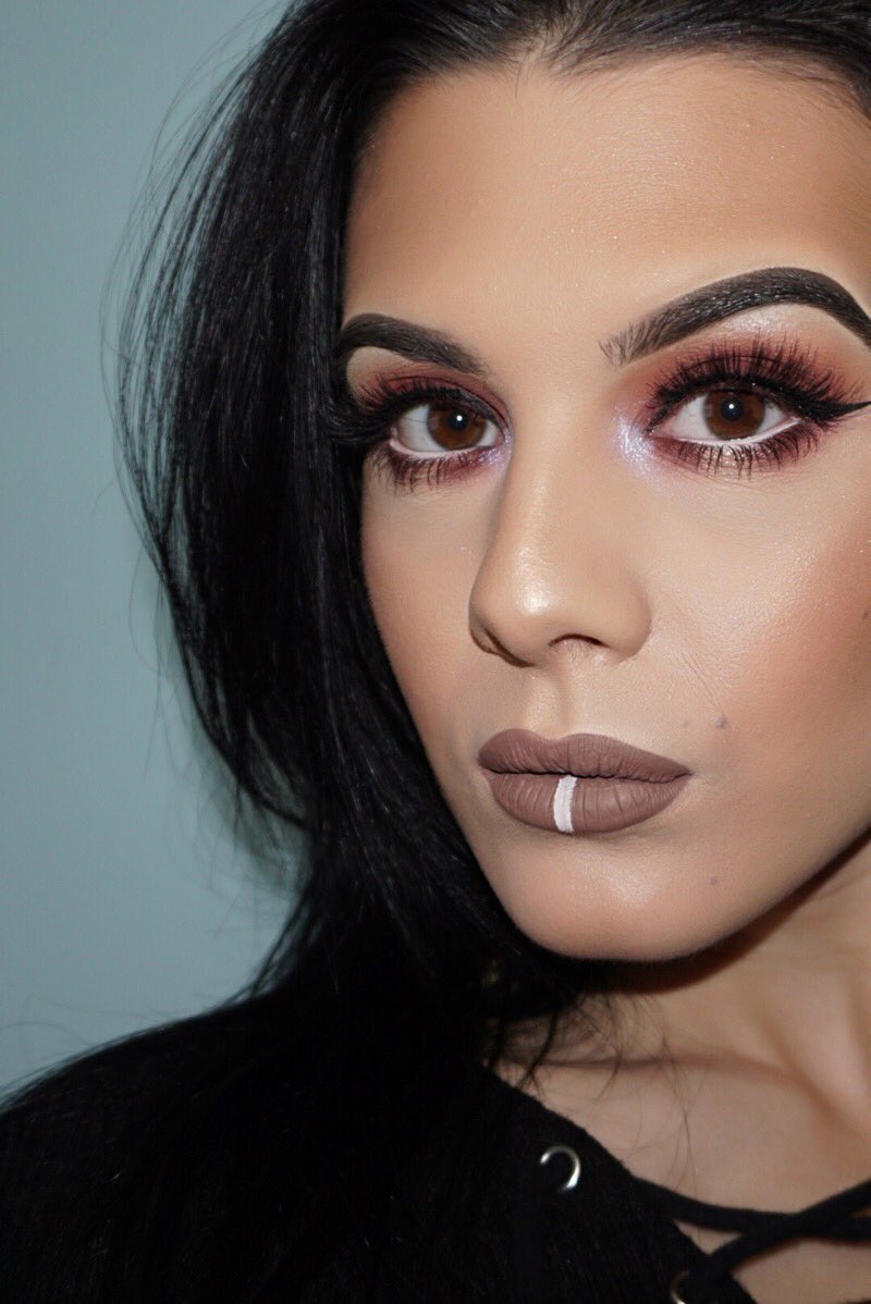 _macbeautyy's tweet photo. @MeltCosmetics Dark Matter Stack with @hudabeauty Faux Mink Lashes in "Jade". ✨❤️ https://t.co/EtJx2gdaJw