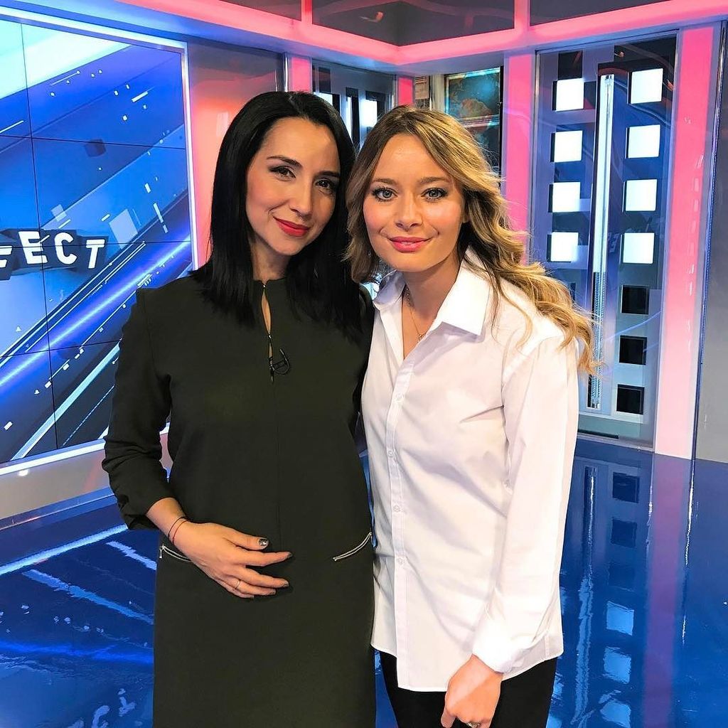 emmazeicescu's tweet photo. Laura Cosoi e faina si are si premiera diseara cu piesa de teatru Chat, Chat, Chat:) @lauracosoi 💋#LauraCosoi #tea… https://t.co/KANed3RjhY https://t.co/i9xQdIfXhc