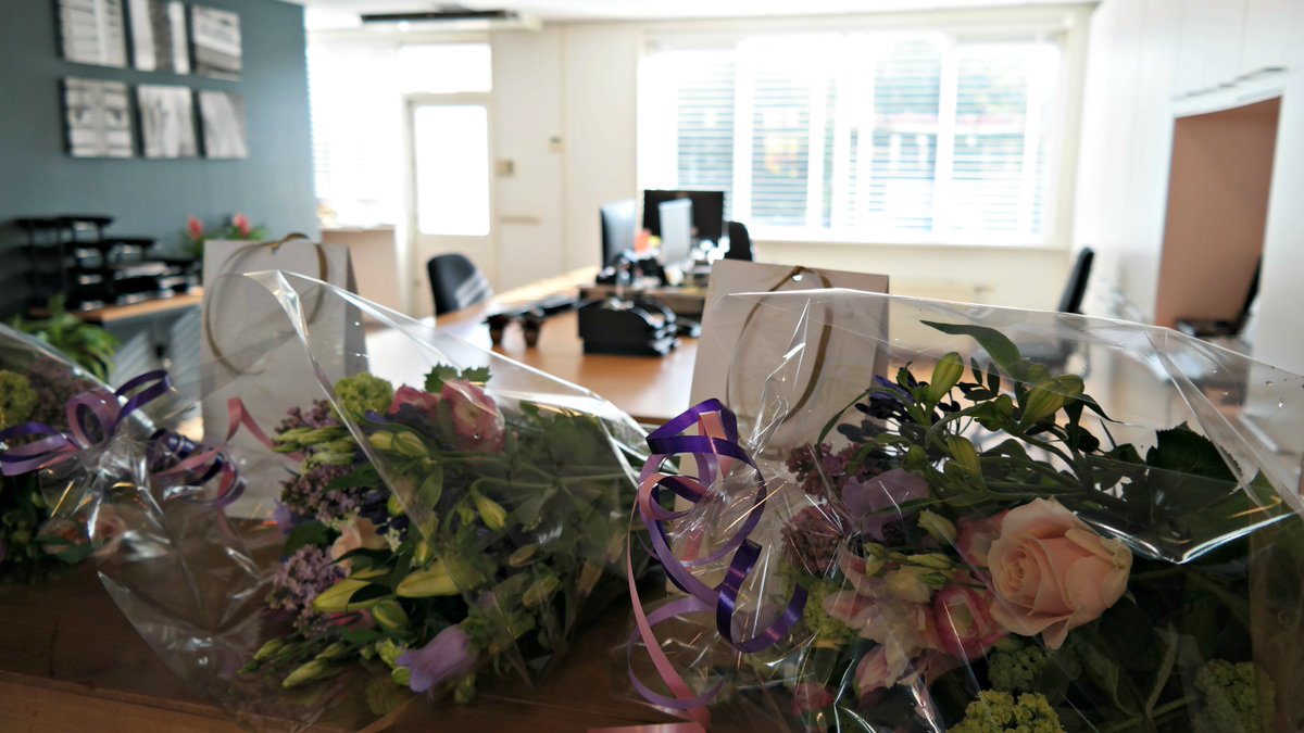 Capellemakelaar's tweet photo. Onze toppers vandaag in het zonnetje! #secretaressedag https://t.co/1S06R1raYS
