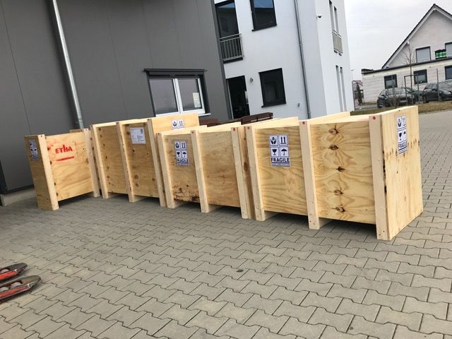 Promoscreen1's tweet photo. Die neue Ware ist bereit zum sicheren verschicken ;-) #Promoscreen #digitalsignage #Holzkiste #Sicherheitgehtvor #Werbedisplay #Touchscreen https://t.co/Pn1r9iuZv0