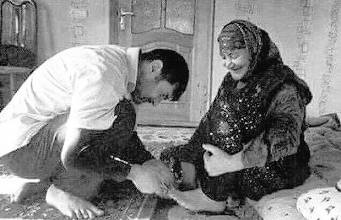 Gucci_Q1's tweet photo. '
من كثر مااخاف شوك الارض يذّيها
ودي قبل لاا تقوم افرش لهاا صدري https://t.co/1WoWJ1EeTm