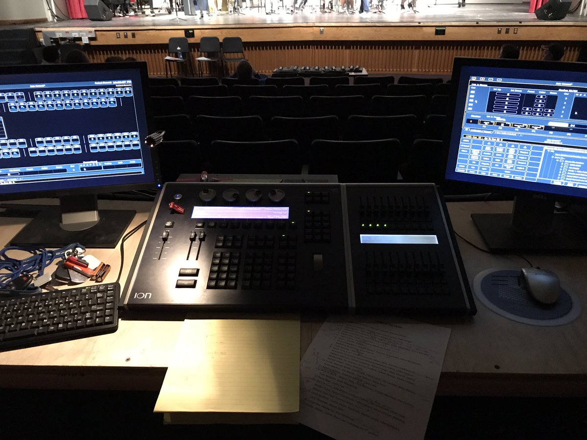 AndyPorcelli's tweet photo. Just sat behind this for 7 hours and programmed two shows in one night. Life is good. #etcion @ETCInc https://t.co/Uo2tASAP0u