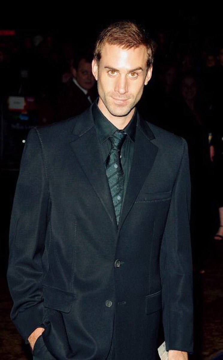 jfiennesfans's tweet photo. #JosephFiennes #AFiennePremiere #ArrivalFavorites #PicSpam https://t.co/ExmrHxi1lK
