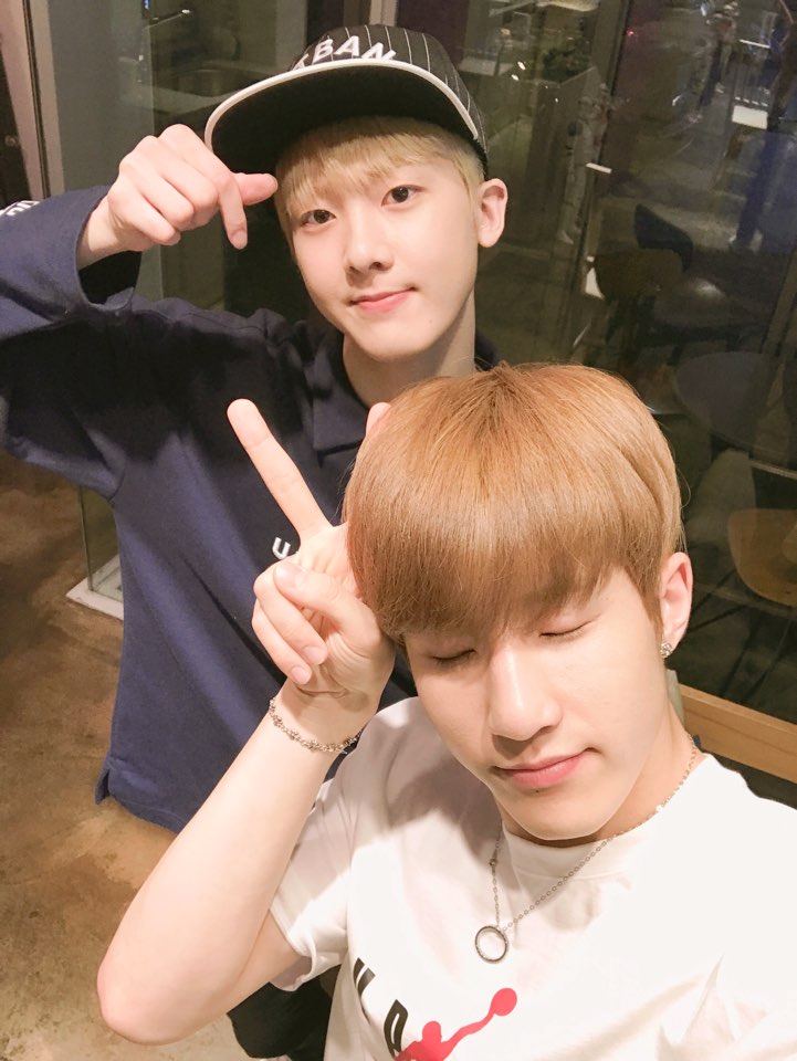 offclASTRO's tweet photo. 예전부터 팬분들과 같이 게임을해보고싶었는데 어제 로하랑 같이 게임하고 소통해서 너무 재밌었어요 ♡♡ 결과는 아쉽게도 졌지만ㅠㅠ 도와준 진진형에게도 고맙고 같이 함께하지못한 로하분들 미안해요 힝😢 #다음 #게임은? #ㅎㅎ https://t.co/qS3HX4Ug6X