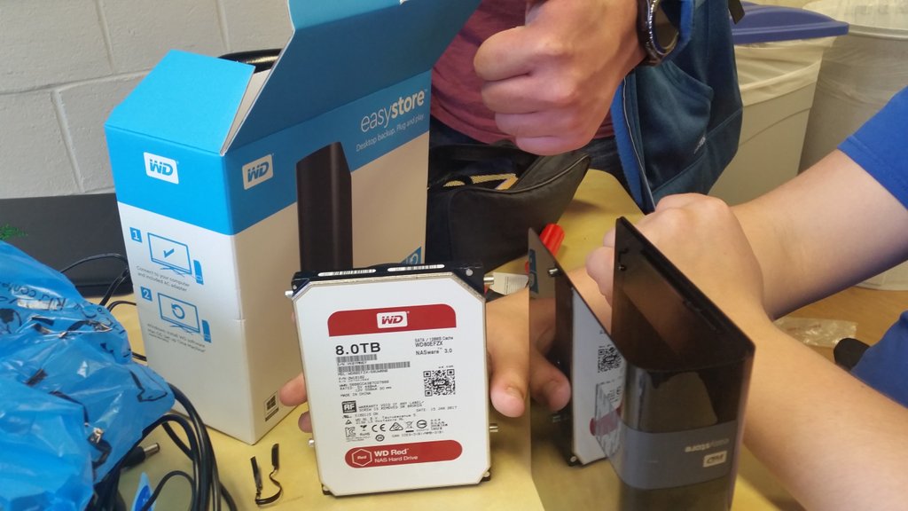 PCBuilderProbs's tweet image. Best Buy started doing cheap WD easybook external storage, $200 for 8tb. Best part? Theyre just internal hdds in enclosures #PCBuilderProbs