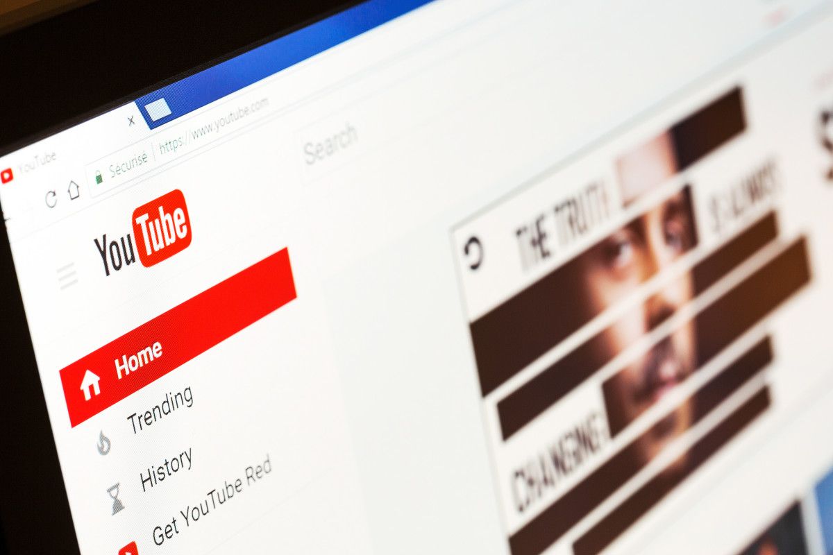 ejaculatorCom's tweet photo. Why Facebook blocks porn — but lets you watch a murder https://t.co/xnLSmlDLZ1 https://t.co/JfinEsZ0Hq
