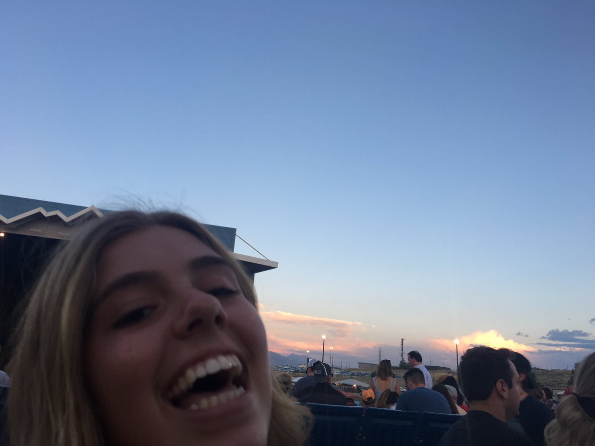 madiiibaker's tweet photo. Happy birthday Katie Lew I love you and all of our summer memories 😩😩😩❤ #fookinloganoverallsummer #rip https://t.co/AsTKEXlsRU