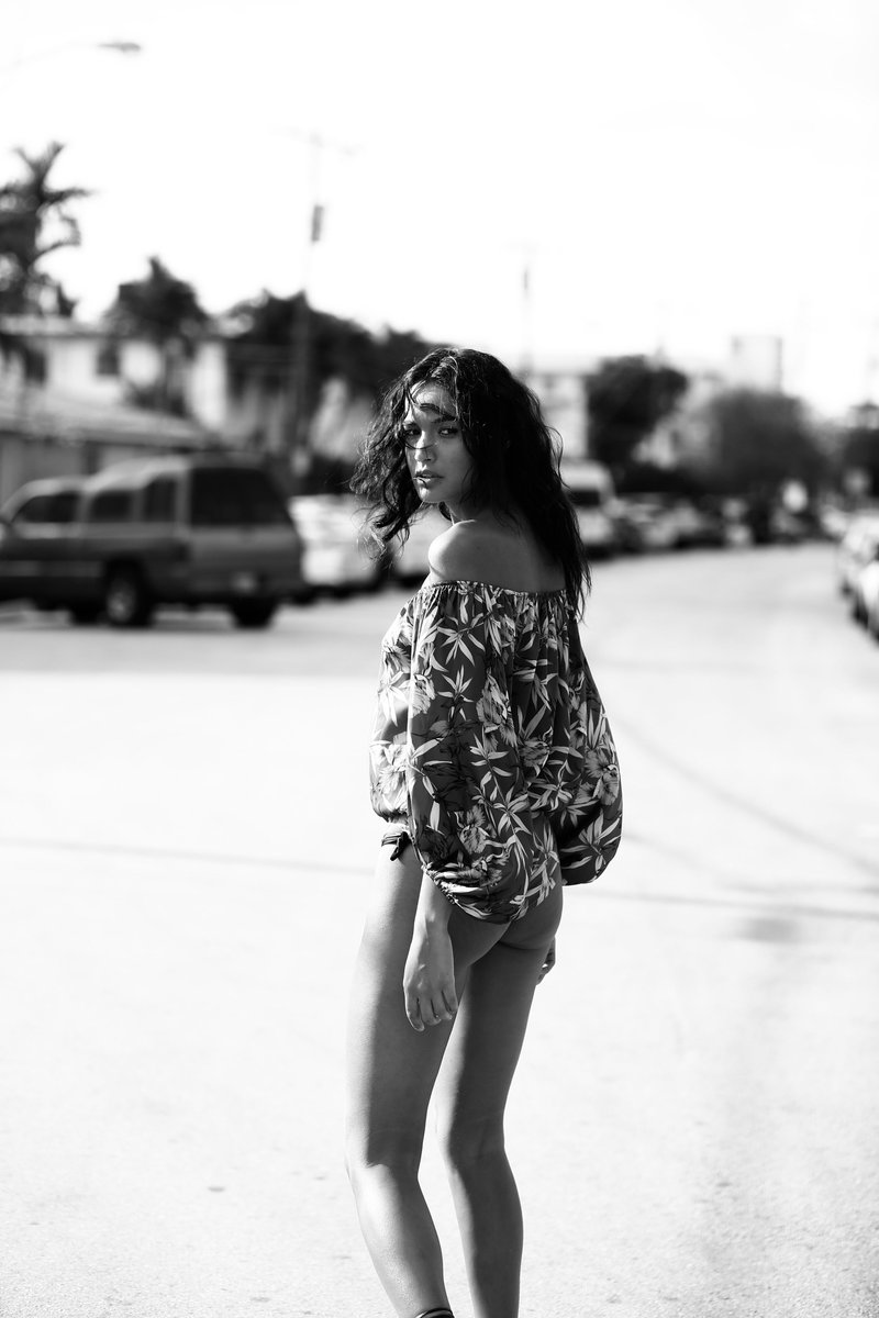 ArtistRevealed's tweet photo. #Editorial @juanlureal @Arantzass #RaquelLima #Renatadoddy #makeupandhairartist #floralprints #balckandwhite #freedom https://t.co/XJGtY2JzHT