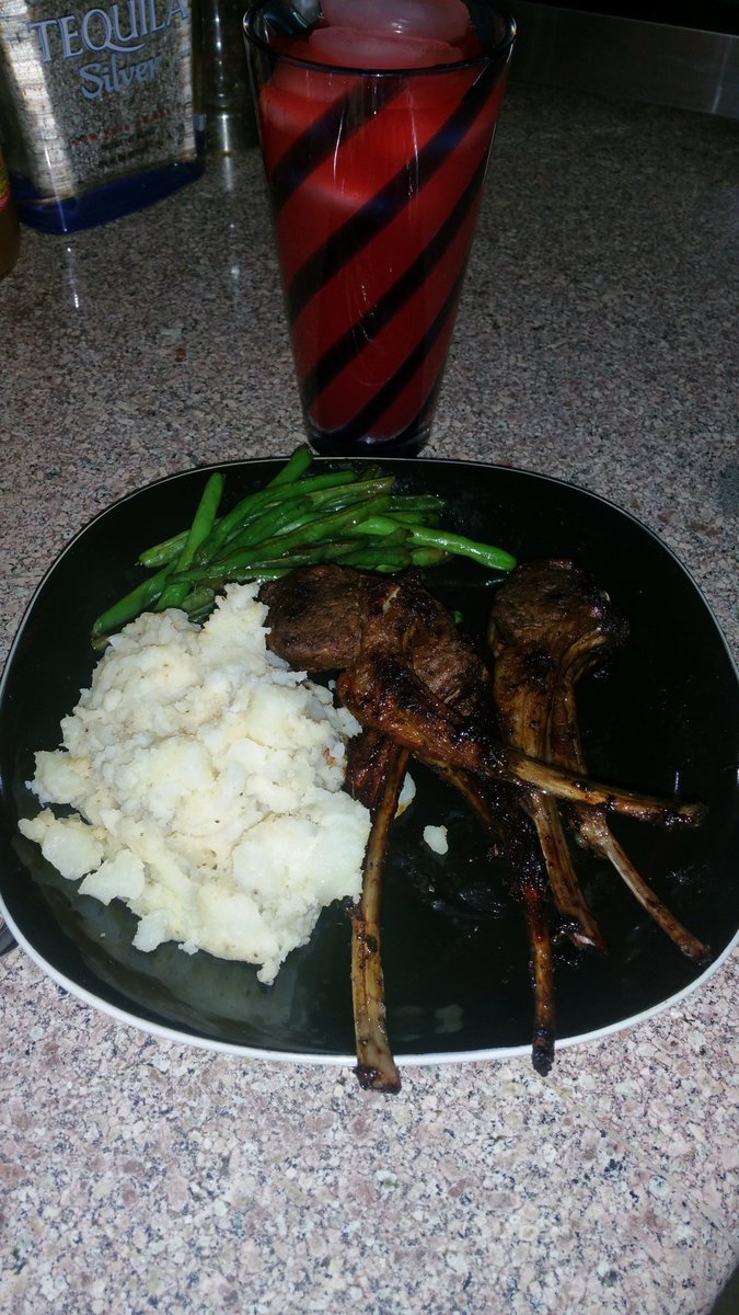 THAREALYUKMOUTH's tweet photo. Dinner time!!! #BOSSplate https://t.co/r6kAozPqVS