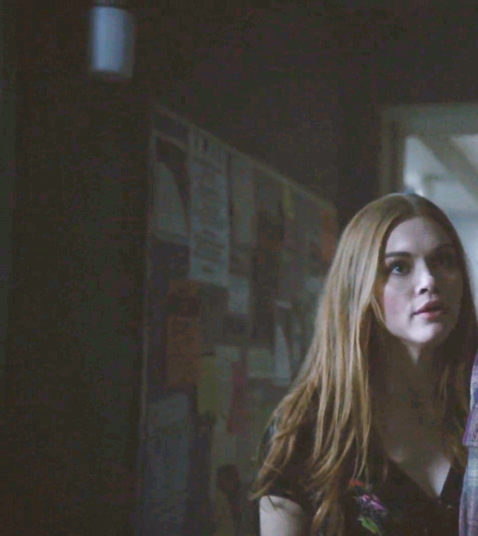 ohdylanhoney's tweet photo. the banshee fell in love with the human https://t.co/X0bx9DvLKe