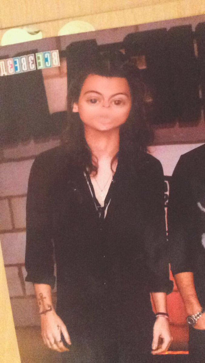 _bitch_evans_'s tweet image. Смотрю галерею и пытаюсь понять как это произошло

 #ФайнисФолловитКаждого