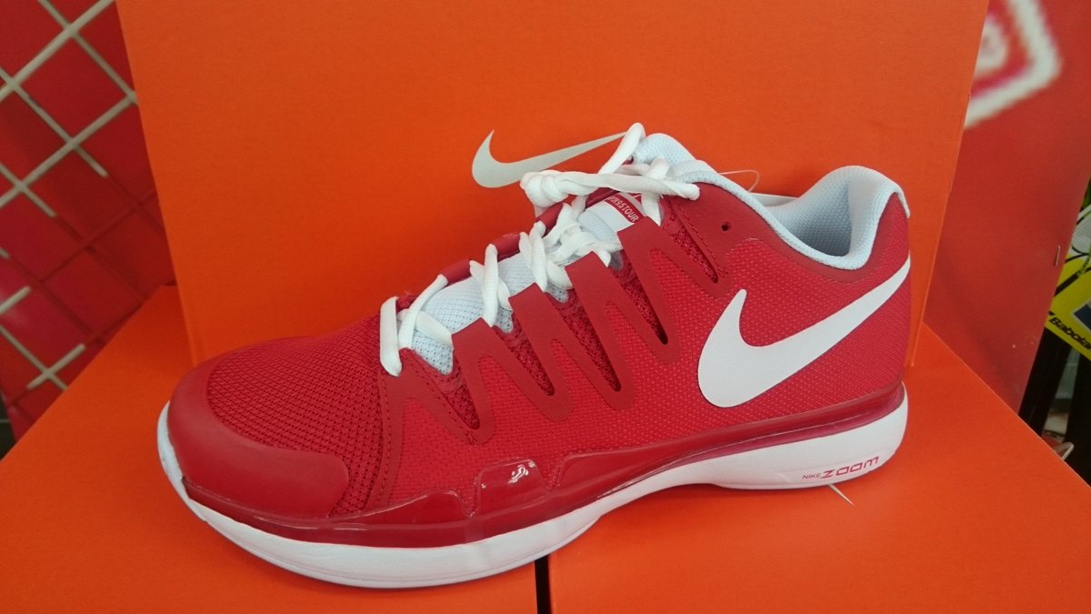 ときわスポーツ パシオン 横浜店 テニス バドミントン 新商品入荷しました Nikeより ズームヴェイパー9 5ツアー テニスコートでも映える真っ赤なテニスシューズ お気付きのかたも居ると思いますが そう日本のエースも履いています 他の種類も入荷し