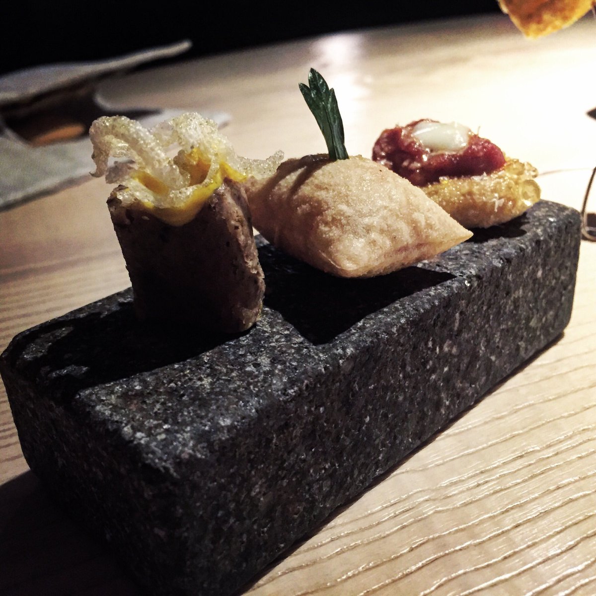 MemorieGourmet's tweet photo. Siete mai stati a cena da un genio?
#chef #max #maxalajmo #Alajmo #lecalandre #rubano  #michelin @AlajmoBros 

https://t.co/6d8rBJm802 https://t.co/tiOssNvwPs