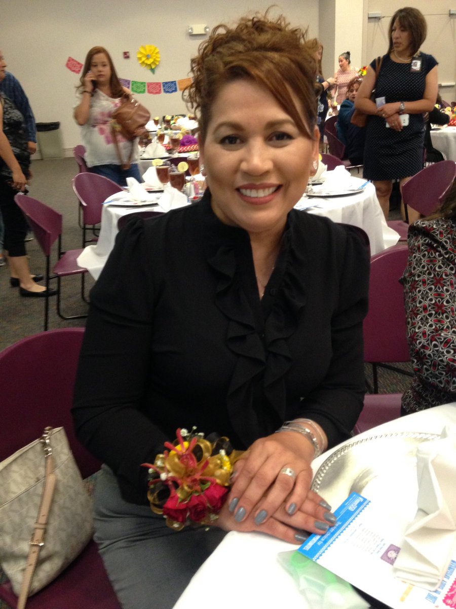 CecySoto10's tweet photo. Congratulations to our Aztec Warrior parent volunteer Mrs. Ana Martinez #TeamSISD #AztecEmpire #EDAztecs-HS https://t.co/i8gcdH3fXe