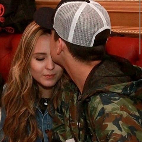 @larisamanoella2 Lari,  eu nunca te trair, Aquela foto era MENTIRA ,eu não beijei nenhuma outra menina a única menina q eu Beijo e você vida♥