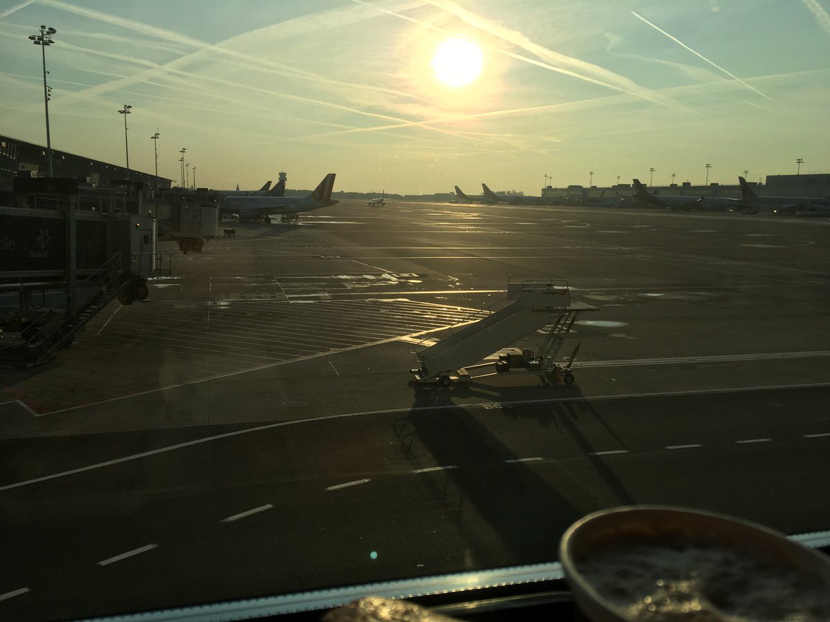 pietr's tweet photo. #offtomunich (@ Brussels Airport in Zaventem, Vlaams-Brabant) https://t.co/kTVfvXhlvu https://t.co/vDM0lECUof