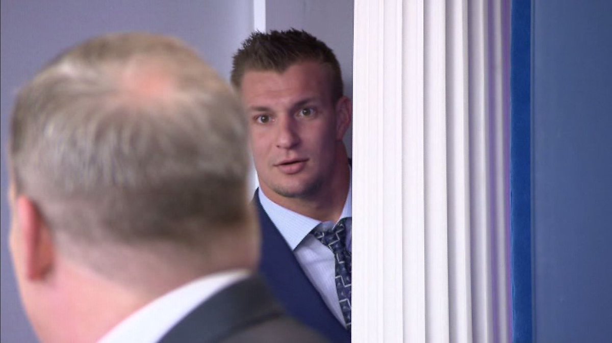 TucsonSportsNow's tweet photo. #Gronk does it again. This time at #WhiteHouse: https://t.co/BkMOPkt8HJ Photo: @AP #ArizonaWildcats #RobGronkowski #KingofFun #SeanSpicer https://t.co/0HS694lhQ1