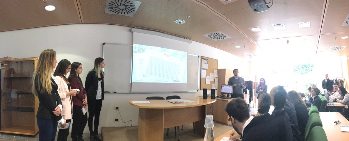 La parola ora al secondo gruppo ... in bocca al lupo!!! 👍🍀 @Formazione24ORE #cannamela #projectwork