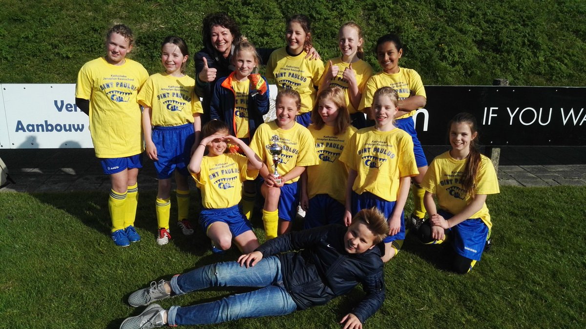 infoPaulus's tweet photo. Ons meisjesteam heeft op het voetbaltoernooi in Leeuwarden een prachtige 3e plaats verdiend. #Leeuwarden #BMS #Jenaplan https://t.co/RRdgdfYp0f