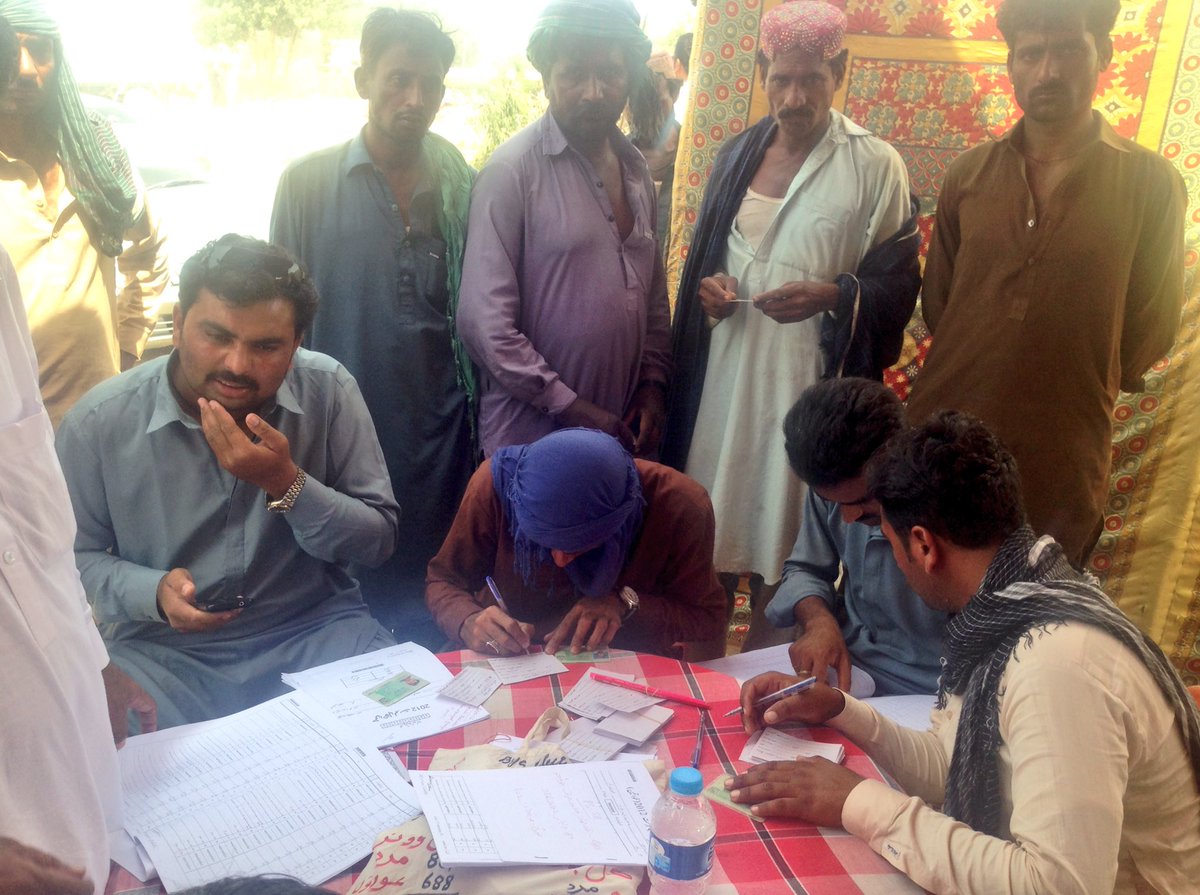 DanialAbroPPP's tweet photo. @AajizDhamrah @InfoSectPPSindh, at Polling of VillKherMohdJunejo for BiElections of PS81 Sanghar
#JeetHogiTeerKi
#TeerChalega https://t.co/ithtFLvrY4