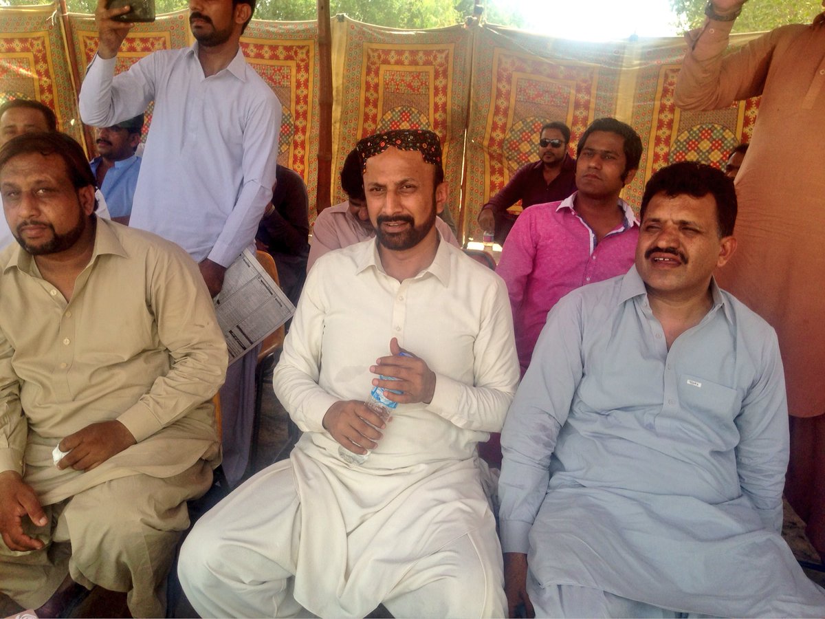DanialAbroPPP's tweet photo. @AajizDhamrah @InfoSectPPSindh, at Polling of VillKherMohdJunejo for BiElections of PS81 Sanghar
#JeetHogiTeerKi
#TeerChalega https://t.co/ithtFLvrY4