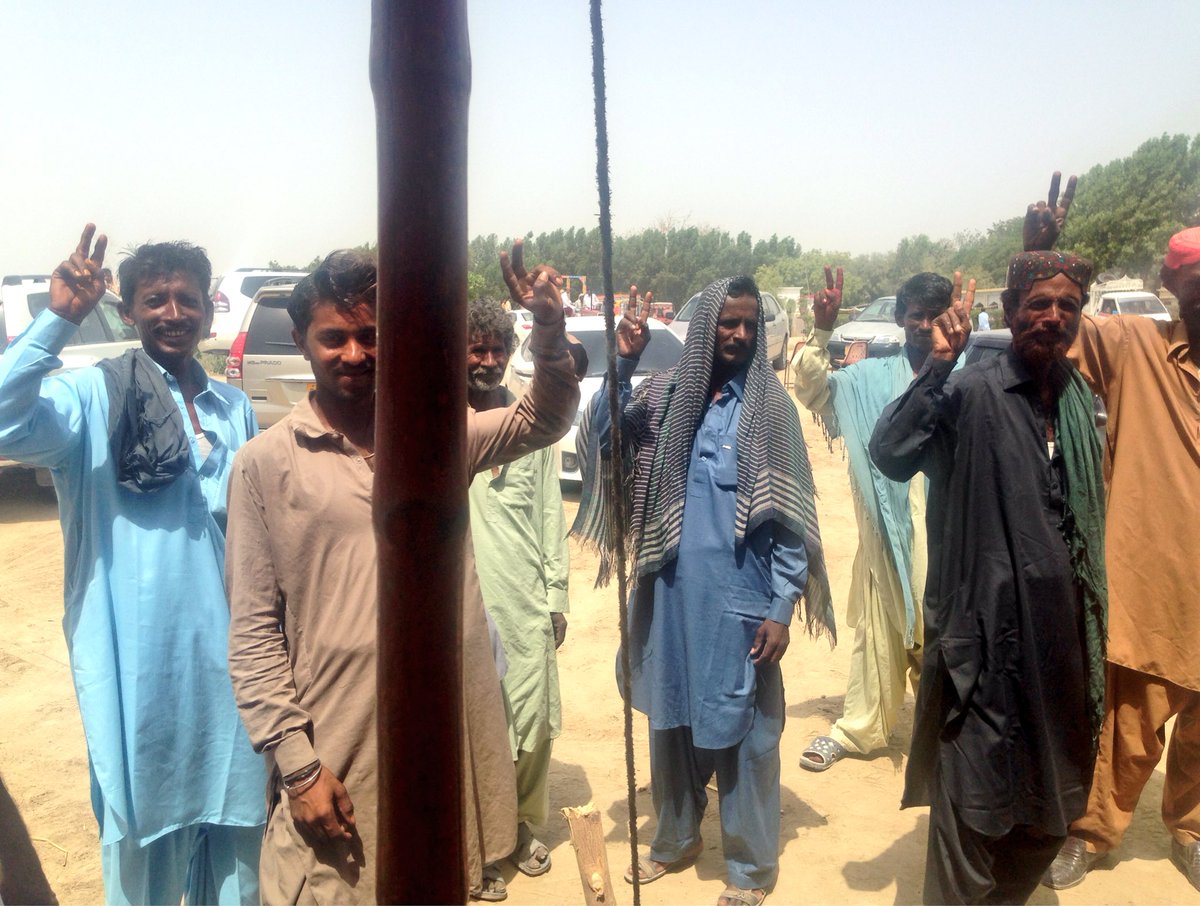 DanialAbroPPP's tweet photo. @AajizDhamrah @InfoSectPPSindh, at Polling of VillKherMohdJunejo for BiElections of PS81 Sanghar
#JeetHogiTeerKi
#TeerChalega https://t.co/ithtFLvrY4