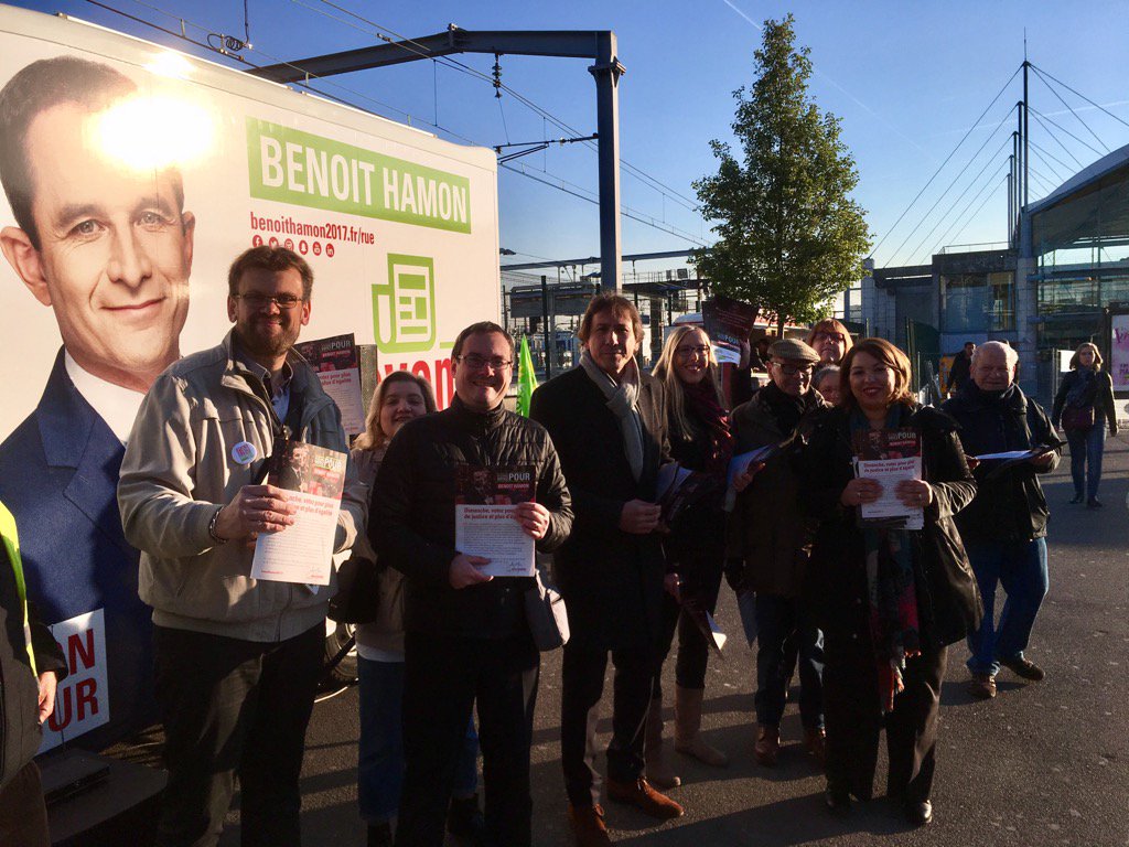 La caravane de @benoithamon commence sa tournée en Essonne en gare @RERB de Massy Palaiseau @ps_essonne @91avecHamon