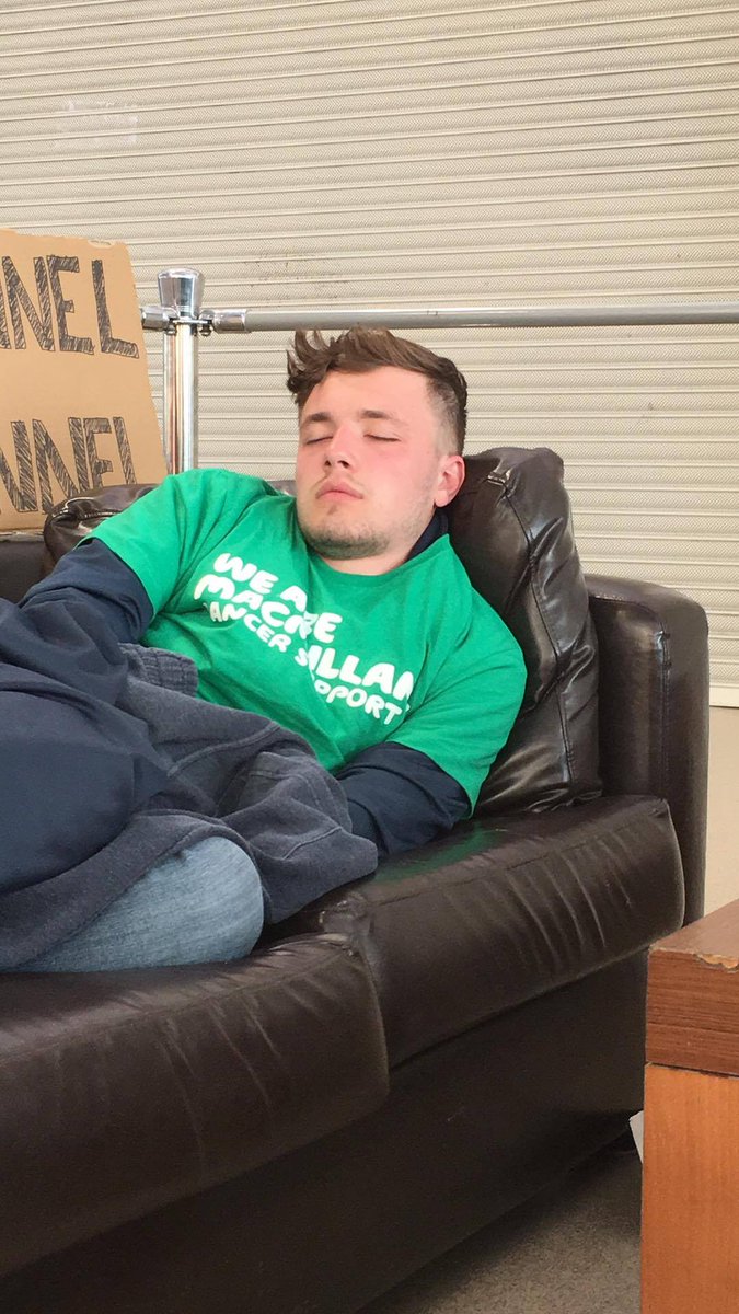 UOSFC_Jailbreak's tweet photo. @Benbo2810 looking worse for wear whilst waiting at stop 24. Whilst Sam and JLB are planning to leave him and form a new duo. Juicy. 😎 https://t.co/DoHVloEIpI