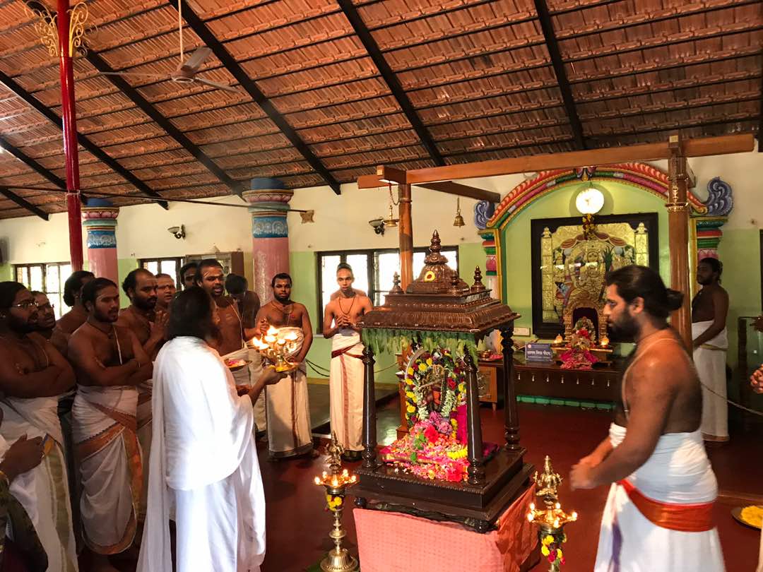 OfficeOfGurudev's tweet photo. Gurudev @SriSri in @Vasmpssg at @BangaloreAshram earlier this morning https://t.co/PJUd8lbBe3