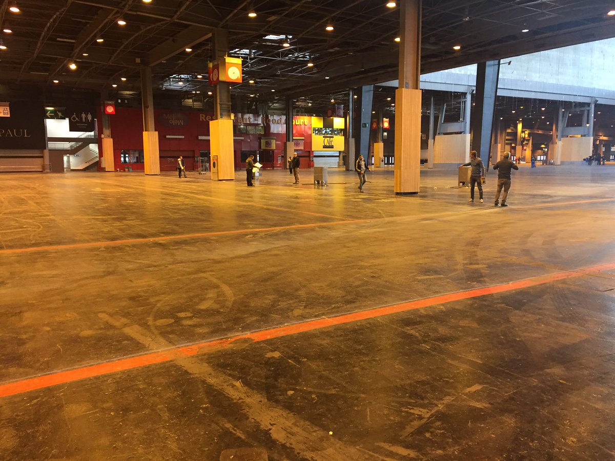 J-7 montage en cours👏☺  #foiredeparis s'installe à Portes de Versailles ! #RDV dans 1 semaine ! #soon #event