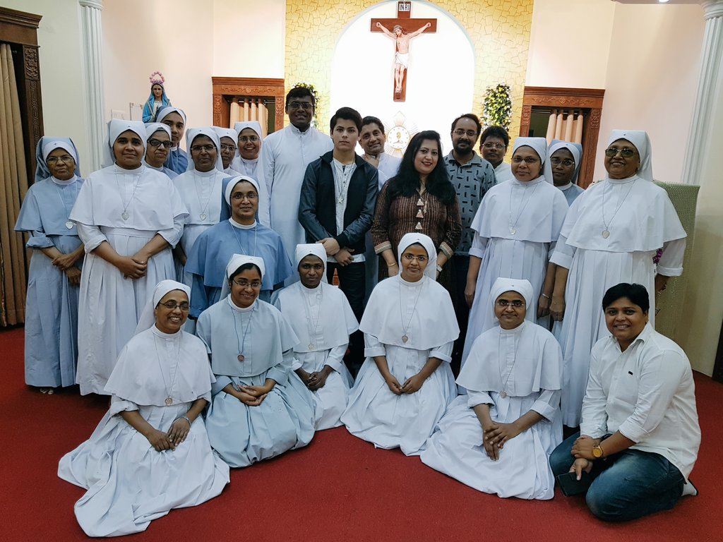 siddnigam_off's tweet photo. Honoured to be felicitated at the Church ⛪ https://t.co/cr9a22bglR