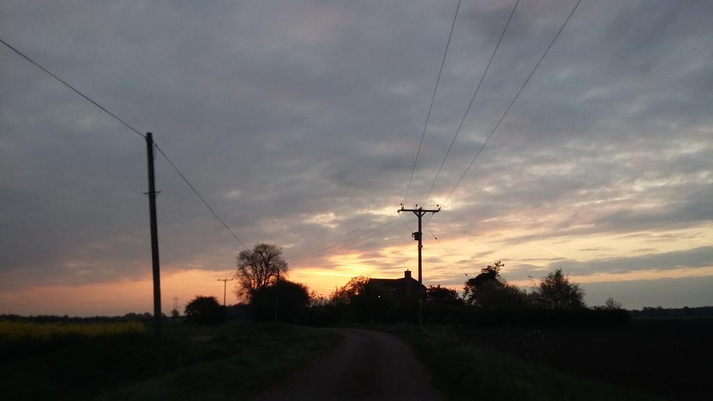 Early mornings don't get better than that! <a href="/sihaigh22/">Simon Haigh Artist.</a> @mrwalkersaid