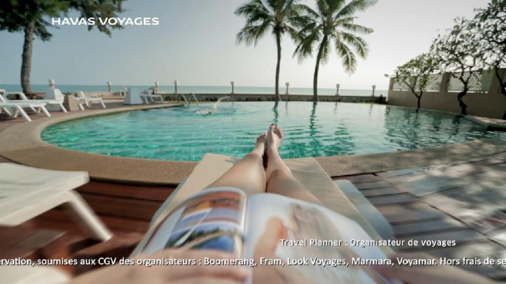 HavasVoyages's tweet photo. Découvrez notre nouvelle pub diffusée en TV &amp; réservez vos prochaines #vacances à -de 500€ ac #HavasVoyages  https://t.co/GpjPfIX3oO #ideeHV https://t.co/qOKNl8Gk4l