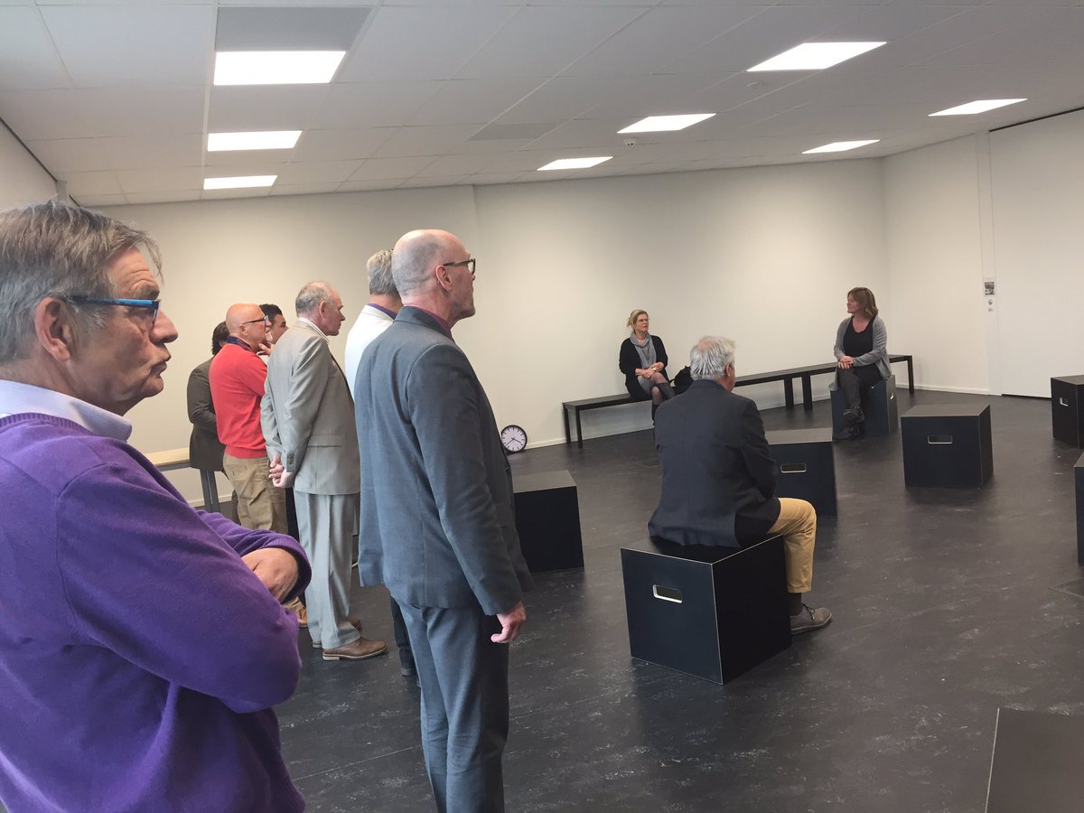 Woensdag rondleiding raad en collegeleden nieuw schoolgebouw Veluws College Twello: licht en modern! Prima omgeving voor (meer) leerlingen!