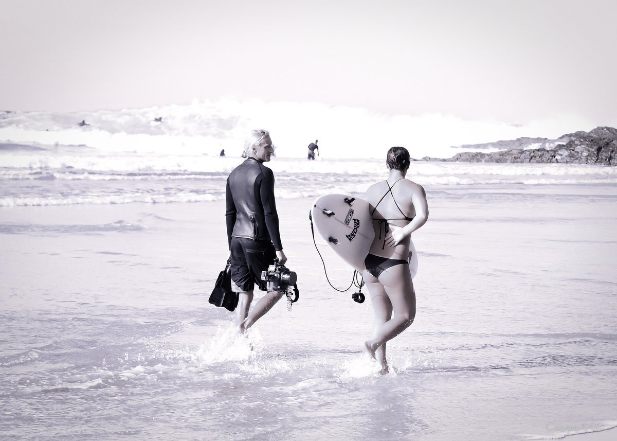 AnnQld1's tweet image. World champion 16  #TylerWright heading out prior to #Roxy surf Pro.  #Surfing #Snapper #WSL 👌🏄‍♀️