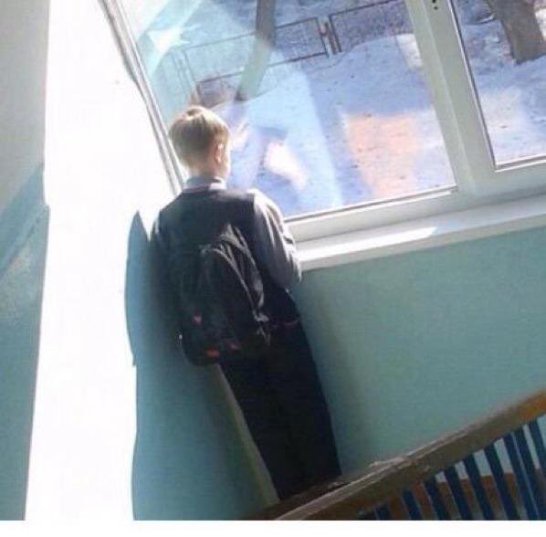 Когда <a href="/staisy_bitch/">варёный сасисон</a> не пришла в школу
Я: