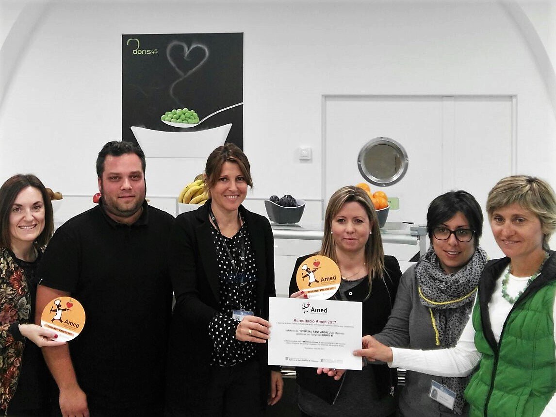 StAndreuSalut's tweet photo. Ahir amb #Boris45 vam rebre la certificació #AMED @agriculturacat que acredita que la nostra cuina és saludable! #alimentaciosaludable 👌🍴🔝 https://t.co/hgQw1BuW9D