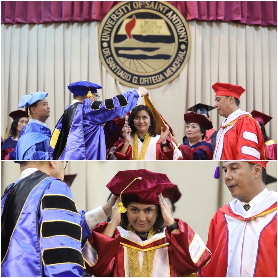 Duterte24x7's tweet photo. Like a thief in the night, may award na agad si VP Leni. Di talaga papatalo eto. Bigyan na rin ng jacket yan. https://t.co/KqeBRbQfWa