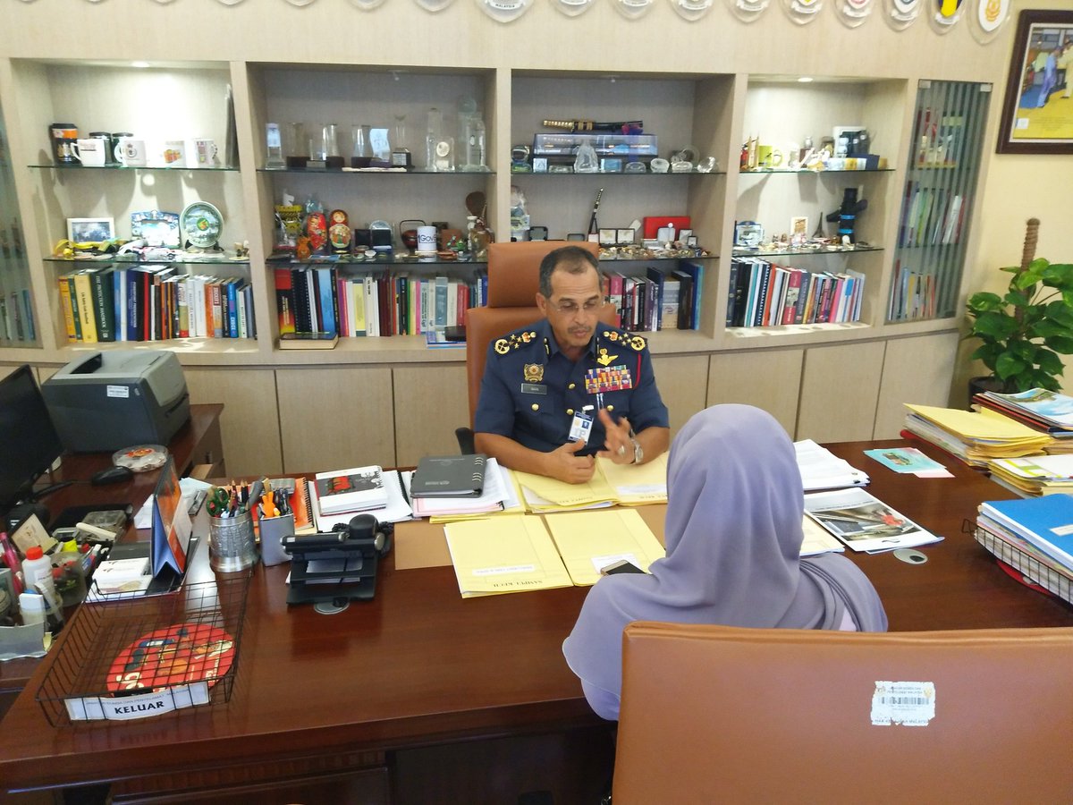 KP_bombaJBPM's tweet photo. Wawancara bersama wartawan @UMonline Utusan Malaysia Sempena Sambutan Hari Anggota Bomba yg akan berlangsung pd 4 Mei 2017 di Ipoh Perak https://t.co/kuMuu0ej1i